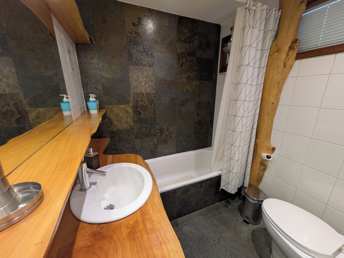 Bathroom 3, Celestial inn, Cautín