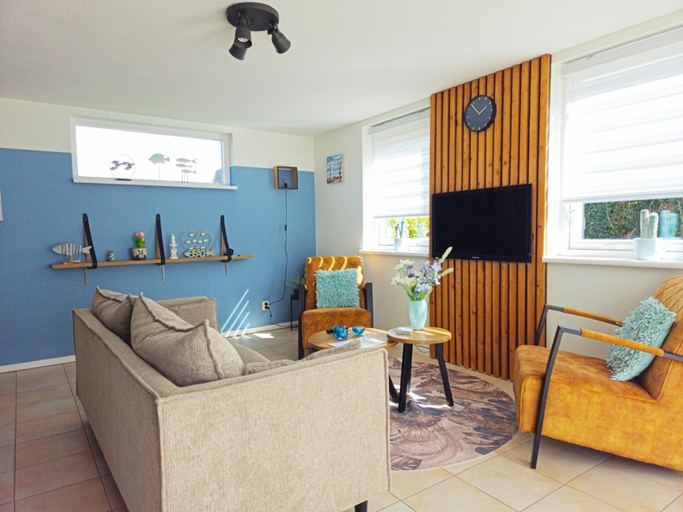 Others 5, Pristine Beachside Base in Noordwijk, Noordwijk