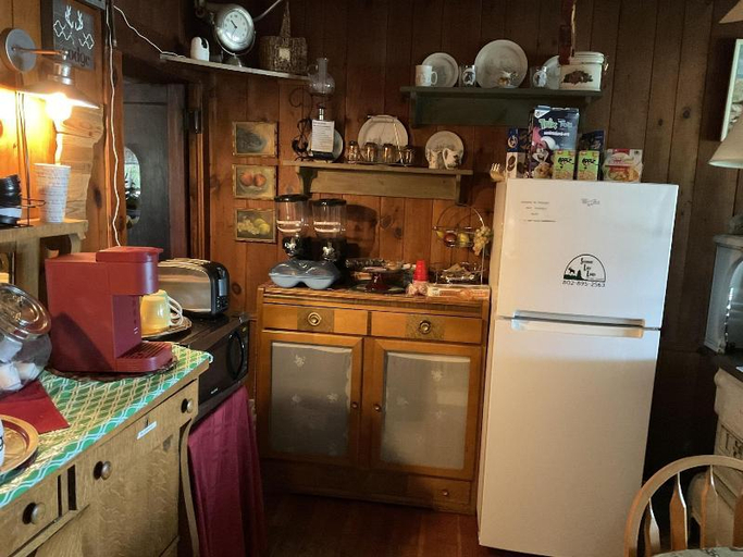 Public Area, Seymour Lake Lodge, Orleans