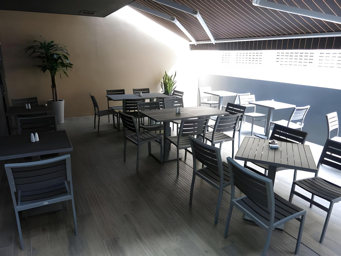 Food & Drinks 5, Amrise Hotel Kitchener, Singapura