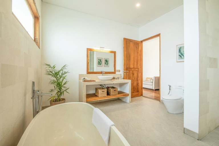 Others 4, Breeze Opulent 6 BR in With Ocean View 5 Mins to Savaya, Badung