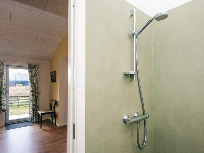 Bathroom 3, 8 Person Holiday Home in Blavand, Varde