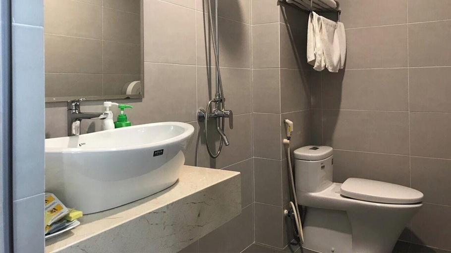 Bathroom 3, Sac Mau Hotel HN - by Bay Luxury, Hoàng Mai