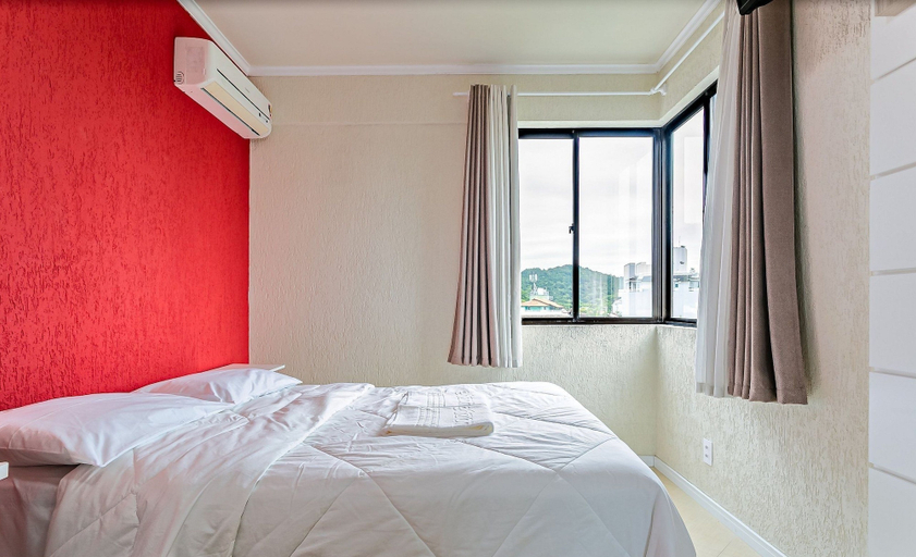 Others 2, Apartment on the Sand With Side sea View Jbm302, Florianopolis