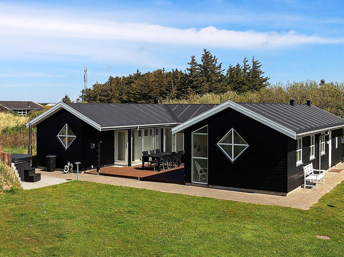 Exterior & Views, Stunning Holiday Home in Hirtshals with Hot Tub, Hjørring
