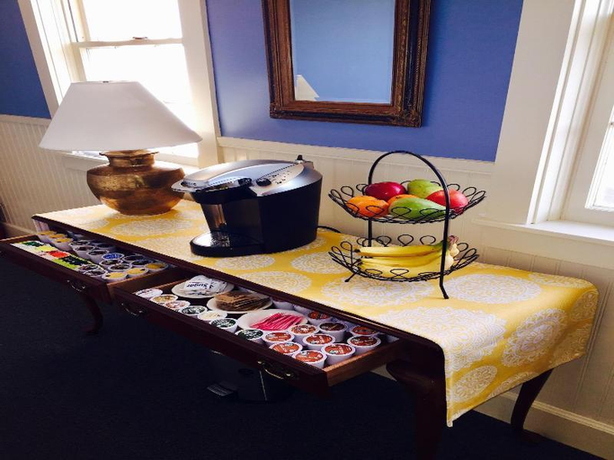 Food & Drinks, Spring Hill Inn, Tolland