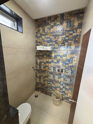 Bathroom 4, Hotel Seyon Plaza, Coimbatore