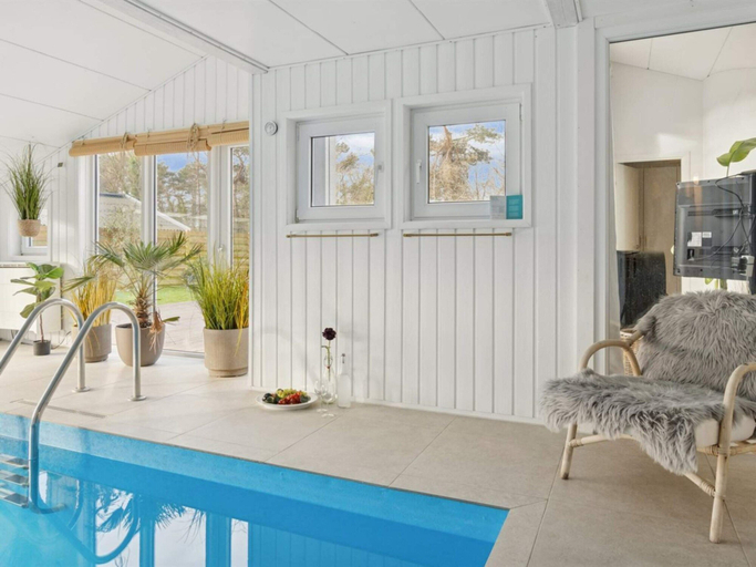 Others 5, 5 Star Holiday Home in Nexo, Bornholm