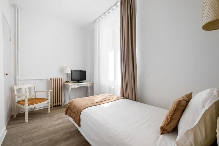 Bedroom 5, Hôtel Saint Paul, Vendée