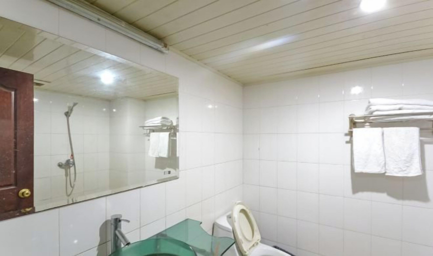 Bathroom 4, Taizhou Taishan Business Hotel, Taizhou
