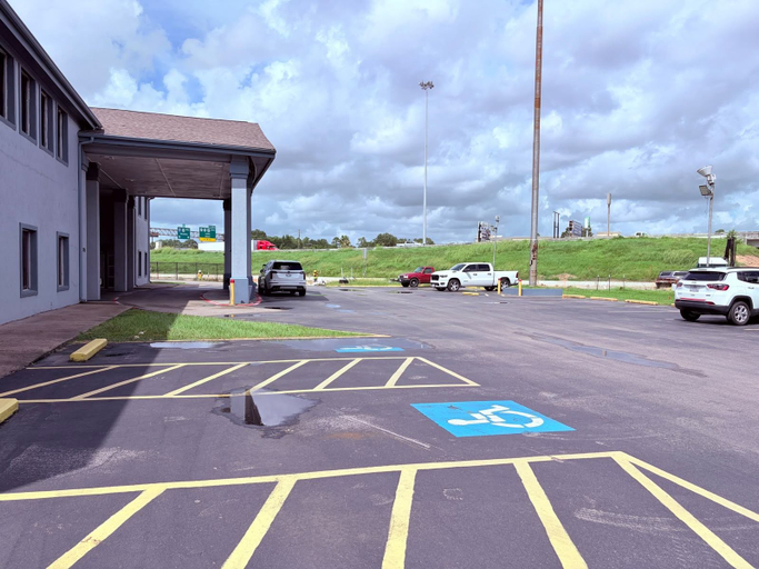 Public Area, Midtown Inn Beaumont TX near I-10, Jefferson