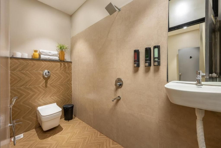 Bathroom 5, Coliwo Trois Hostel - Kharadi, Pune