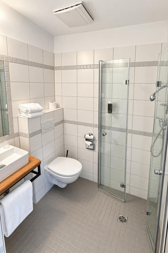 Bathroom 5, Hotel An der Zeche Essen by Mayburgh, Essen
