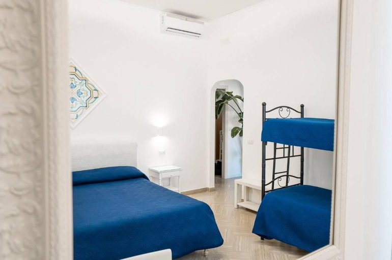 Bedroom 5, Divina Costiera, Napoli