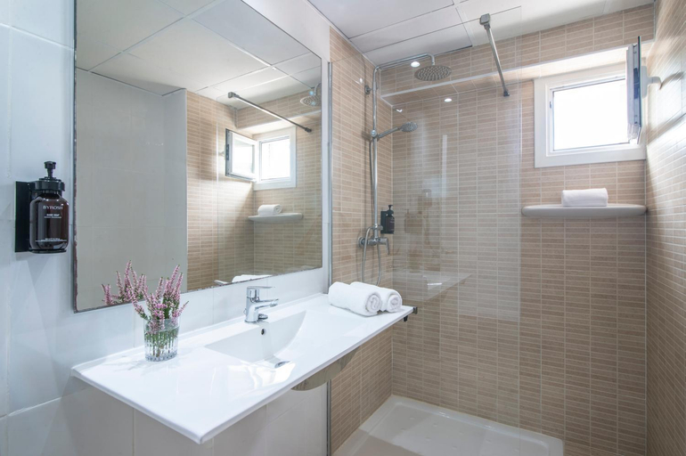 Bathroom 5, Pierre & Vacances Mallorca Portofino, Baleares
