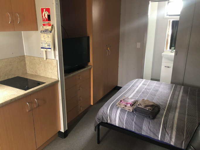 Bedroom, Happy Jacks Cabins and Offices, Cloncurry