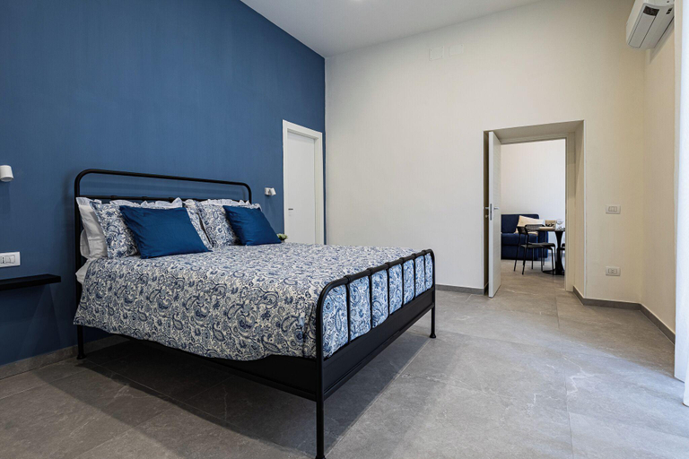Bedroom 5, Alyde Apartments, Napoli