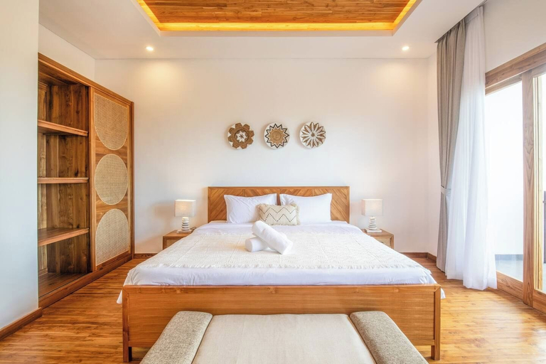 Others 3, Breeze Opulent 6 BR in With Ocean View 5 Mins to Savaya, Badung
