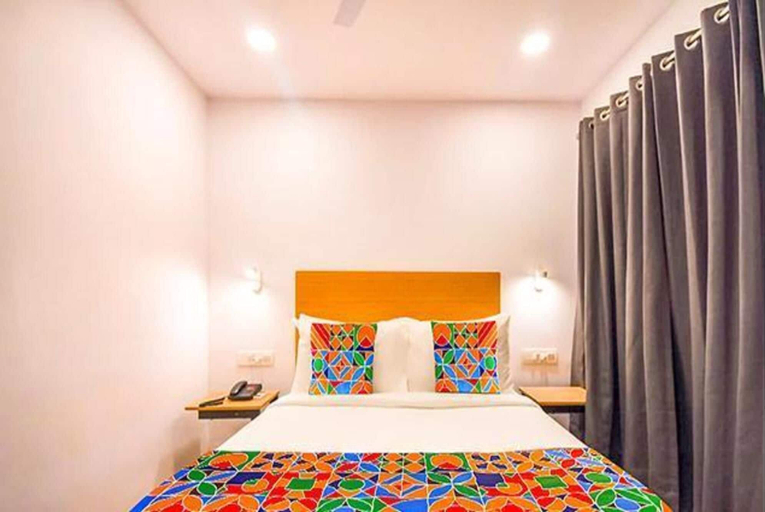 Bedroom, Via Heera Holiday Inn, Kolkata