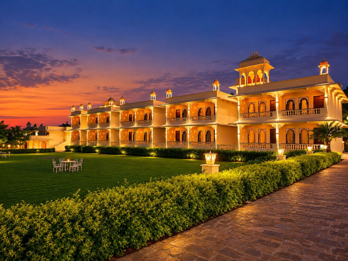 Exterior & Views