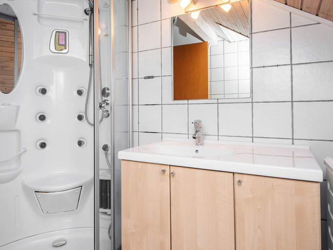 Bathroom, Elegant Holiday Home in Rømø near Sea, Tønder