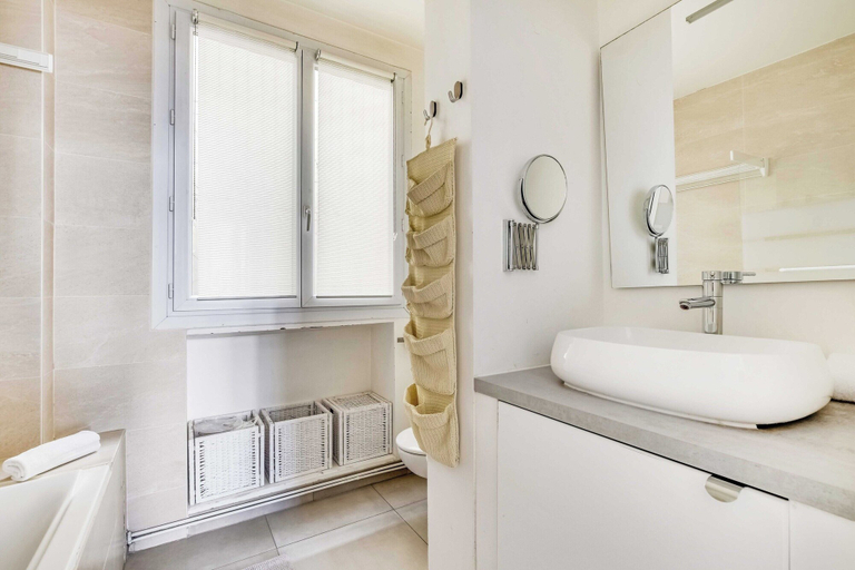 Others 3, Spacious Apartment 1br/4p - Champs-elysees, Paris