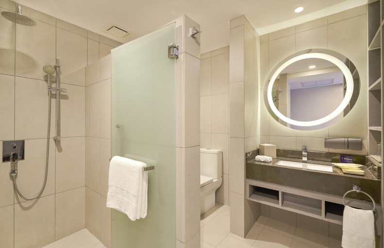 Bathroom 5, DoubleTree by Hilton Damai Laut Resort, Manjung