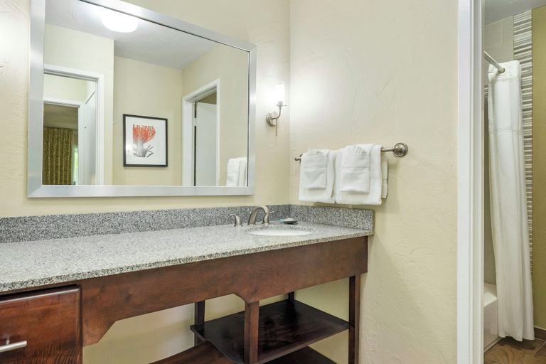 Bathroom 5, Plantation Hale Suites, Kauai