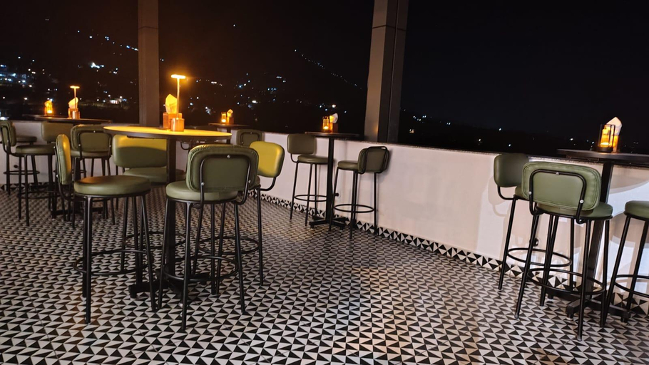 Food & Drinks 2, The Whispering Winds Resort, Kangra