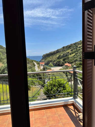 Others 5, Villa Apanemia Tsakaioi, Central Greece