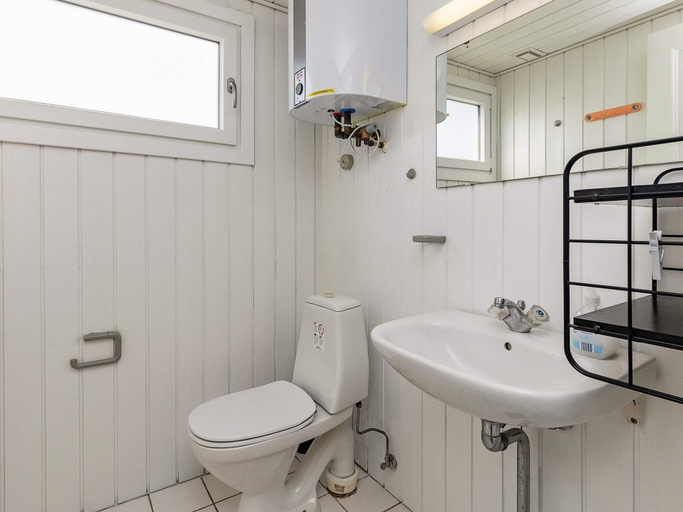 Bathroom 3, 4 Star Holiday Home in Blavand, Varde