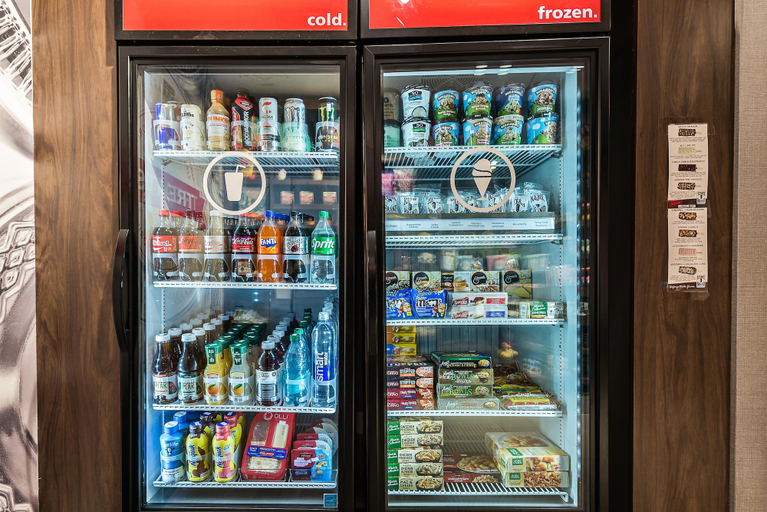 Food & Drinks 5, Hampton Inn & Suites Howell, Livingston