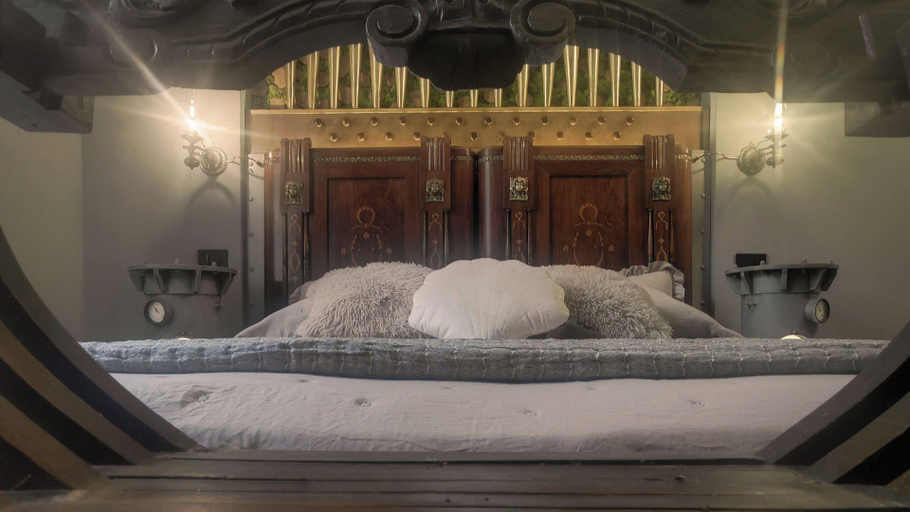 Bedroom 5, The Kraken Inn, Bergamo