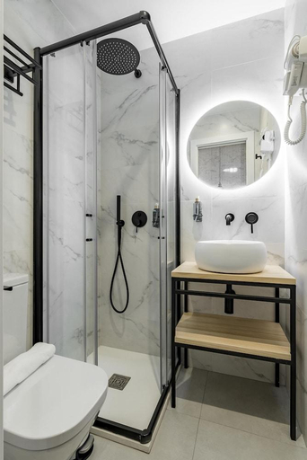 Bathroom 4, Marco Polo Residence Hostal Boutique, Madrid