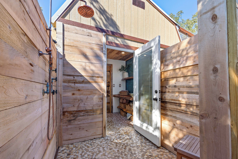 Others 3, Romantic LuxuryStay-Sauna-Pool-Amenities, Hays