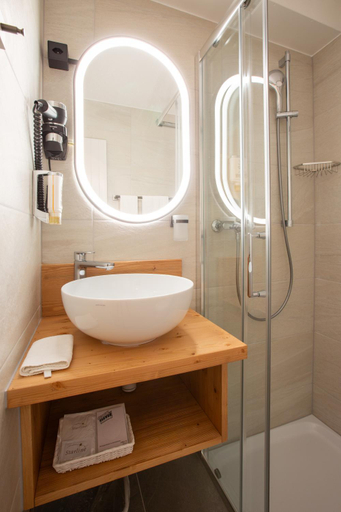 Bathroom 5, Hotel Roc et Neige, Pays-d'Enhaut