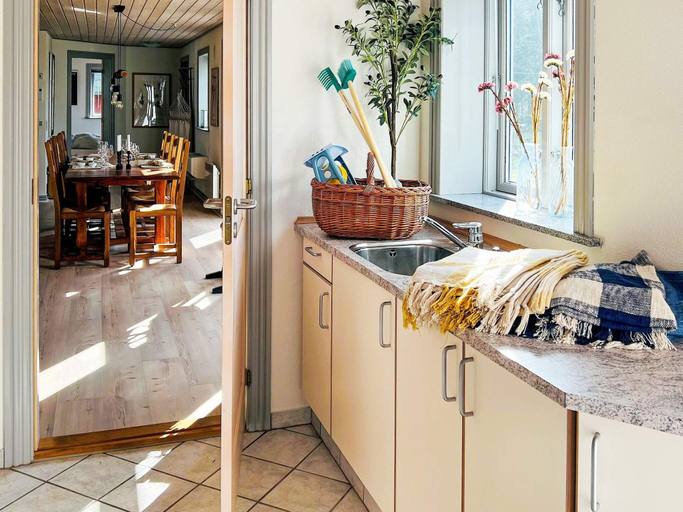 Food & Drinks 4, 8 Person Holiday Home in Thyholm, Struer