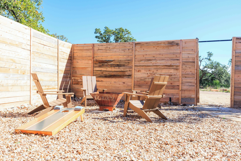 Others 2, Romantic LuxuryStay-Sauna-Pool-Amenities, Hays