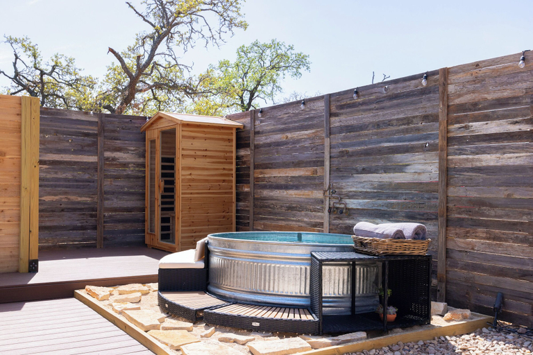 Others 5, Privacy Romantic Lux Sauna Hot&Cold Pool, Hays