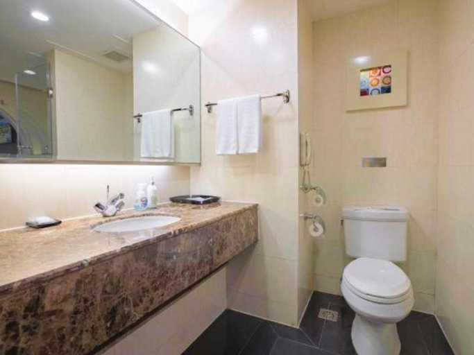 Bathroom 4, Qingdao Blue Horizon Hotel Laoshan, Qingdao