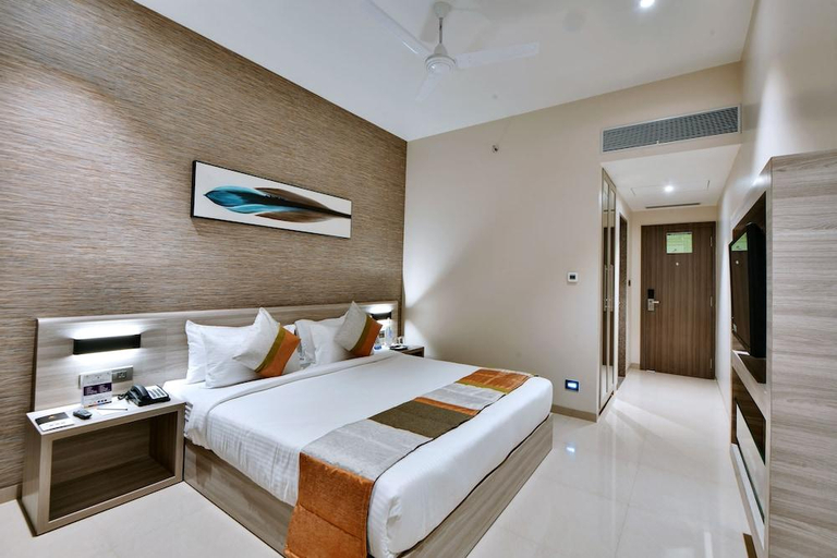 Bedroom, Click Hotel Pithampur, Dhar