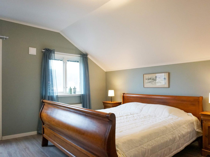 Others 2, 4 Star Holiday Home in Hunnebostrand, Tanum