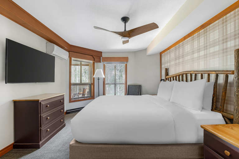 Bedroom 2, Hilton Grand Vacations Club Whistler, Squamish-Lillooet