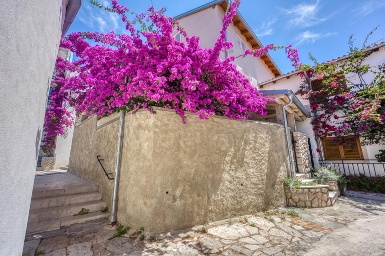 Others 3, Bougainvillea Old Town Apartment /w Terrace - Happy Rentals, Mali Lošinj