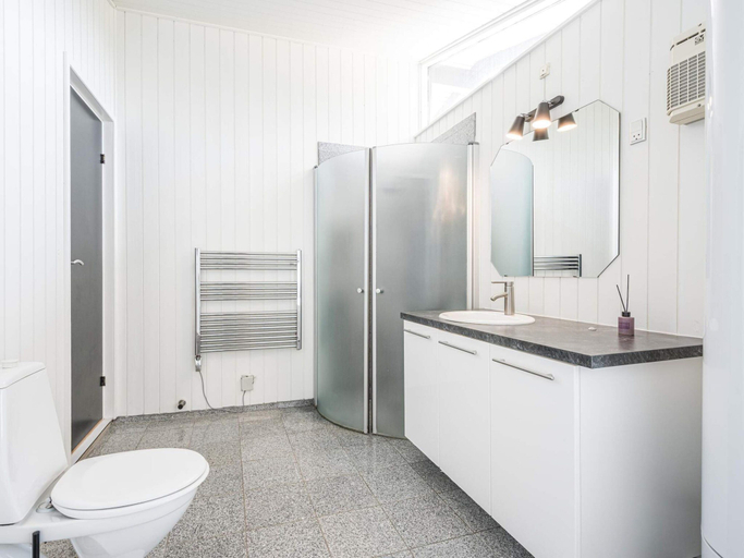 Bathroom 3, 4 Star Holiday Home in Henne, Varde