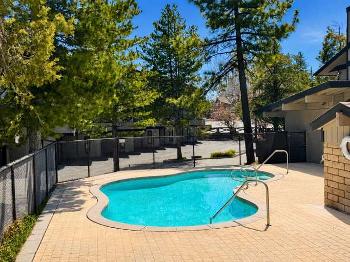 Sport & Beauty, Shores Lakefront Condo, San Bernardino