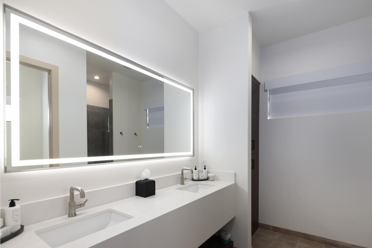 Bathroom 5, Scottsdale Golf Retreat at Troon North, Maricopa