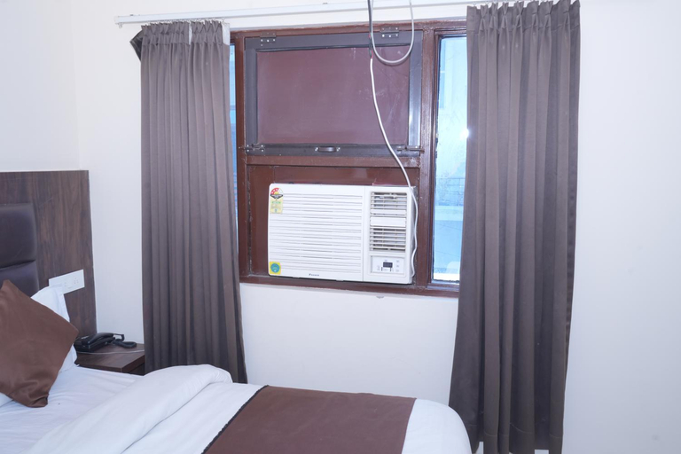 Bedroom 2, Hotel Ganga Ashraye, Dehradun