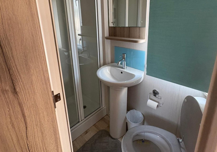 Others 5, Billing Aquadrome 2-bed Caravan, Sleeps 6, Parking, Northamptonshire