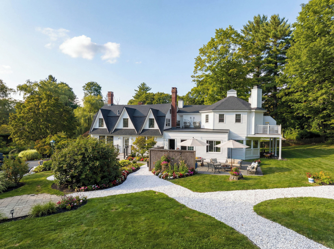 Exterior & Views